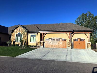 719 White Pine Ln, Idaho Falls, ID, 83404