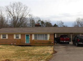 281 W Highland Ave, Elkin, NC 28621