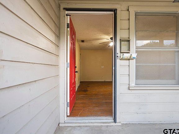 3rd image of 2105 Glenbrook Dr