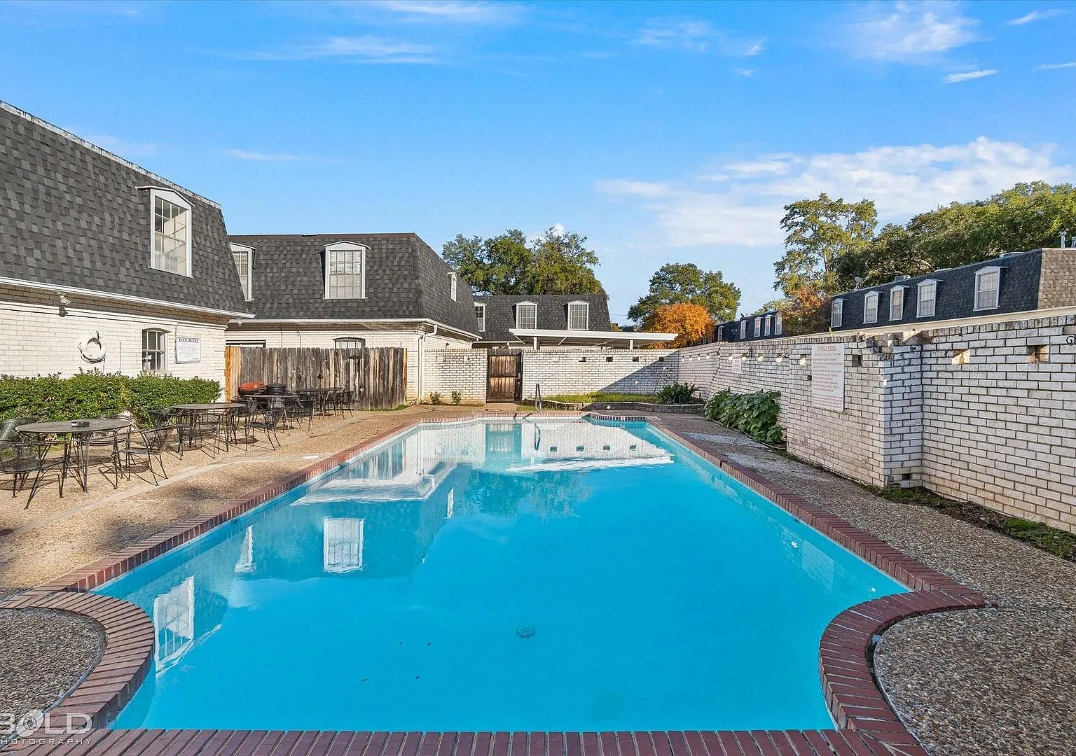 3730 Fairfield Ave — Photo 2