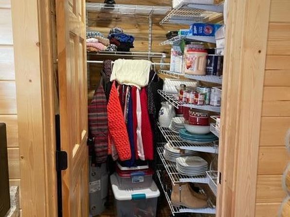 1 Log Cabin, Auburn, WY 83111