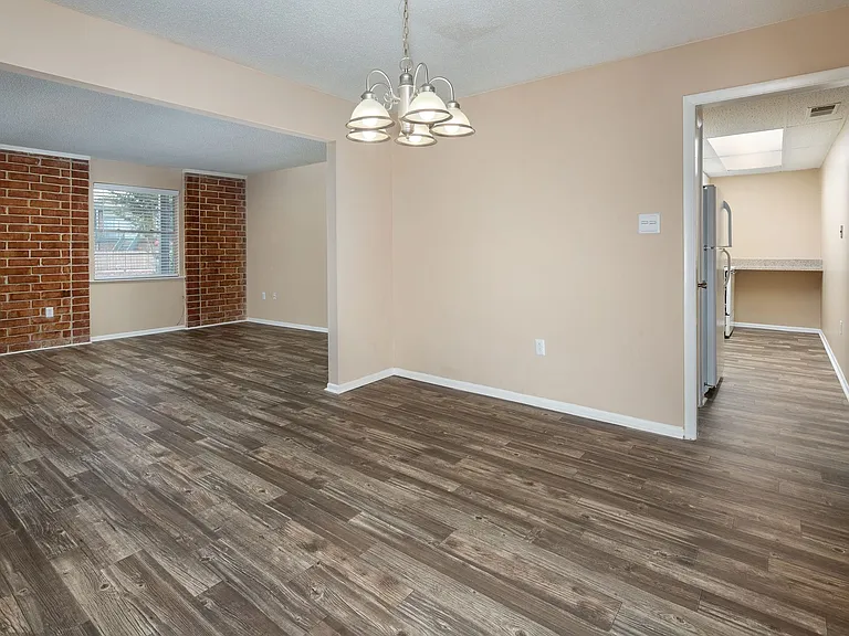 Heritage Square Apartments — Photo 4