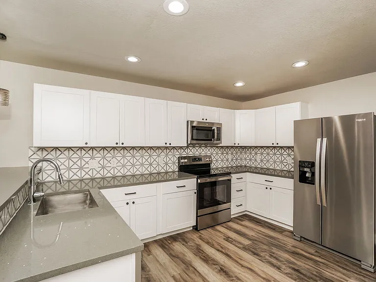 7310 Oswego Dr — Photo 8