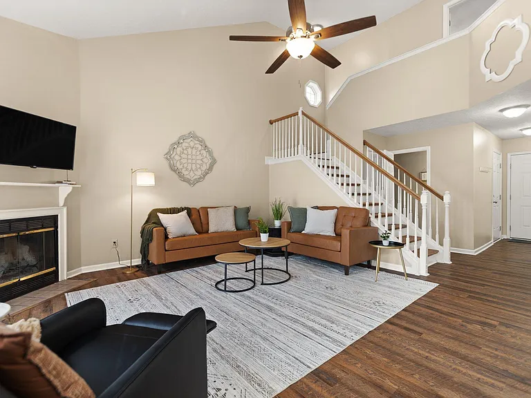 1409 Pleasant Ridge Dr — Photo 4