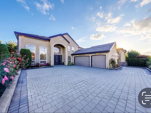 6220 Comstock Rd, Richmond, BC V7C 2X4