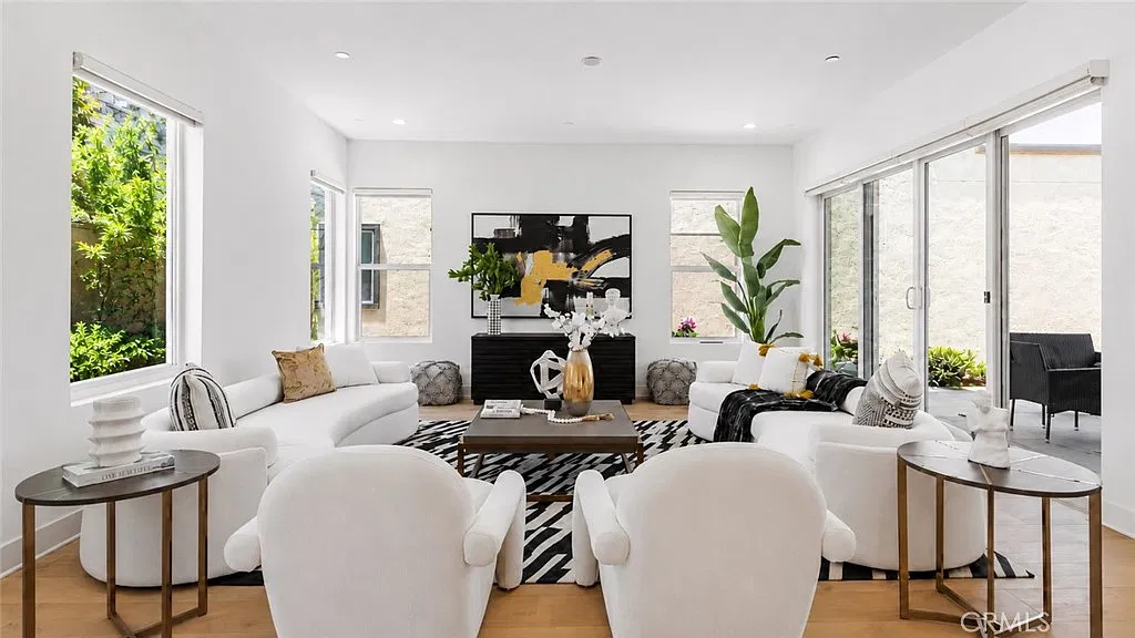 4 bed, 4.5 bath, 3030 sqft, $9,000 — Photo 3