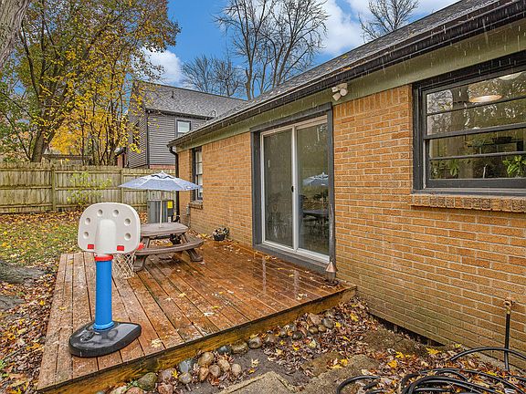 5th image of 1734 Rosewood Ave SE
