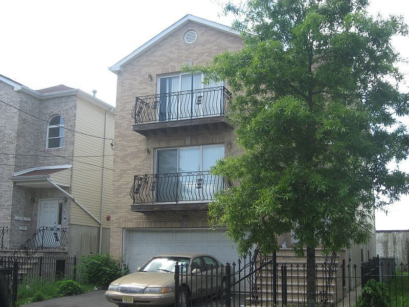 2nd image of 19 Birks Pl