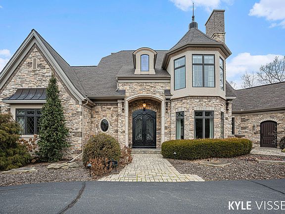 3rd image of 1270 Old Lake Ct SE