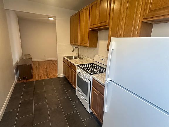 5th image of 3510 Bainbridge Ave #44C