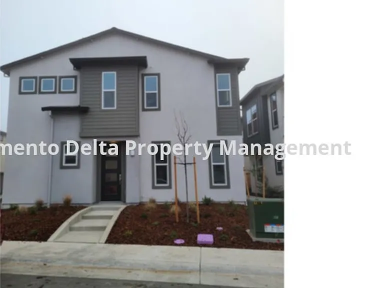4451 Ocean Ln — Photo 1