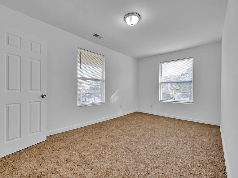 2348 Court R — Photo 30