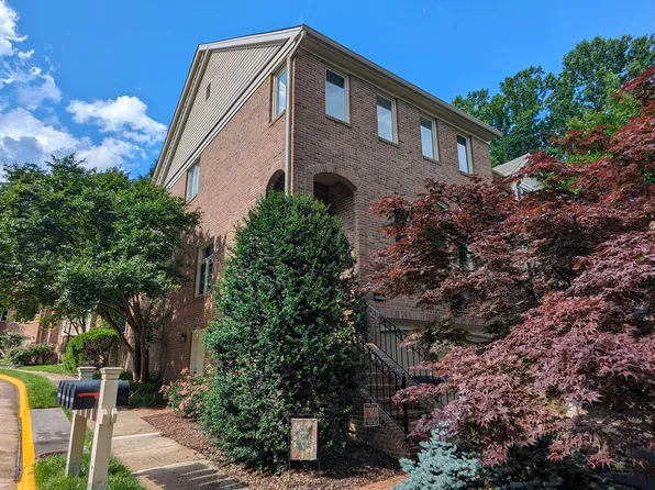 11538 Hemingway Dr, Reston, VA 20194