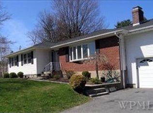 14 Center Dr, Mahopac, NY 10541