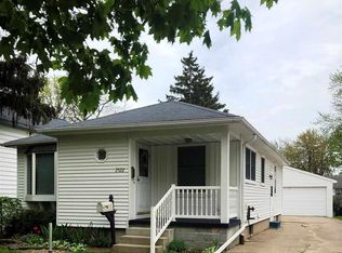 2522 Blackmore St, Saginaw, MI 48602