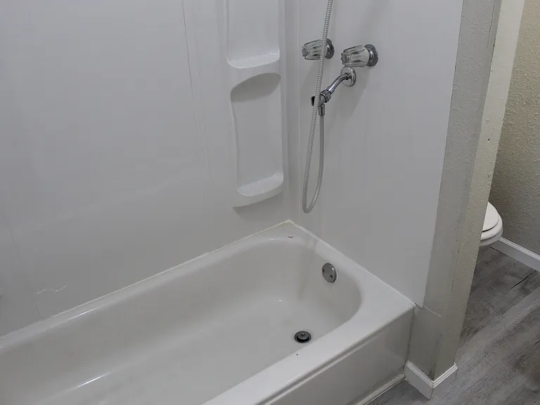 125 E Wall St #9 — Photo 7