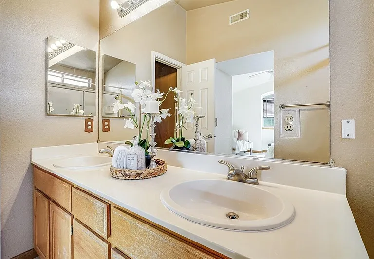 1561 Spring Ct — Photo 39