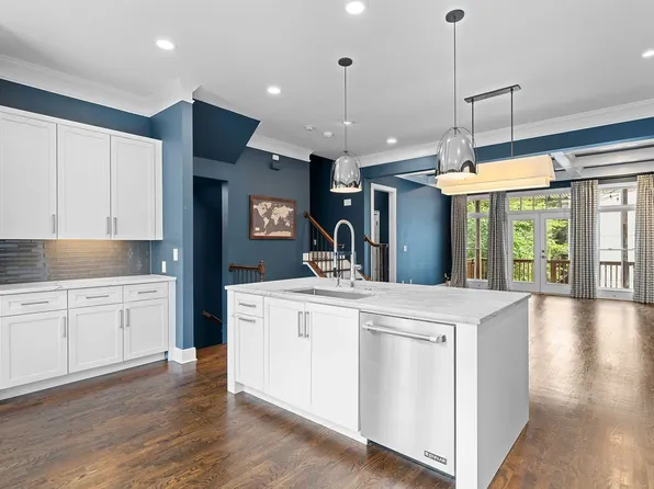 818 Highland Green Way NE, Atlanta, GA 30306