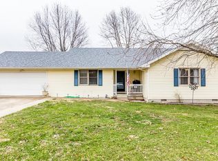 1318 Hillside Dr, Lebanon, MO 65536