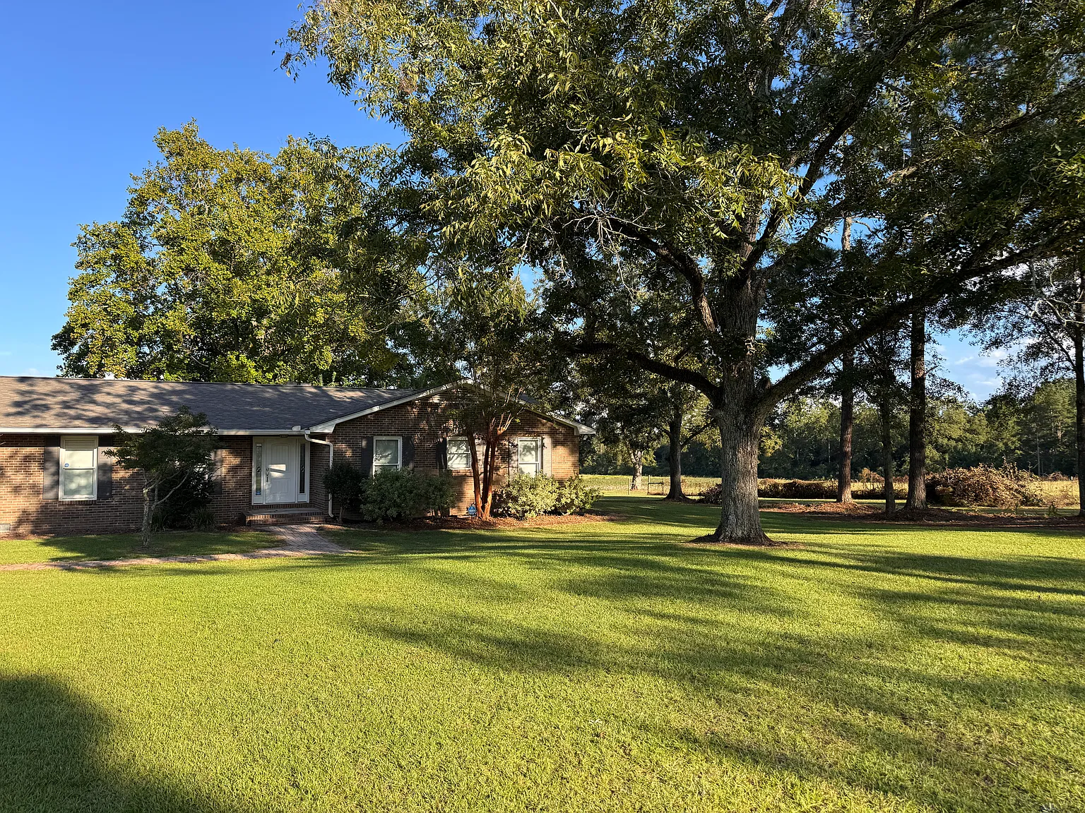 4 bed, 2438 sqft, $2,100 — Photo 3