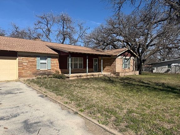 3rd image of 504 W Pioneer St