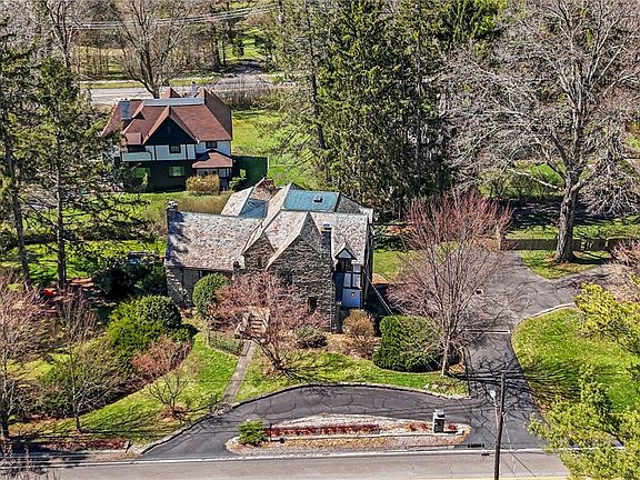 3rd image of 416 Hanshaw Rd