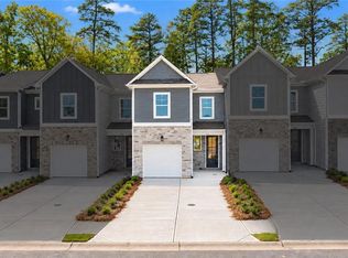 532 Crown Dr, Emerson, GA 30120