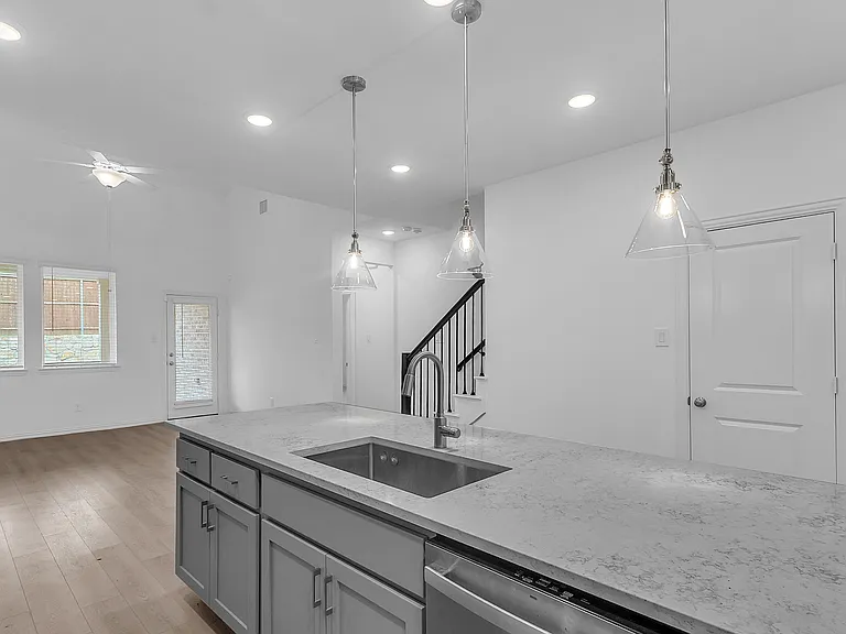 2136 Sunnymede Dr — Photo 9