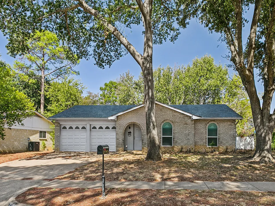 2305 Harvard Dr