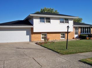 8124 W 89th St, Hickory Hills, IL 60457