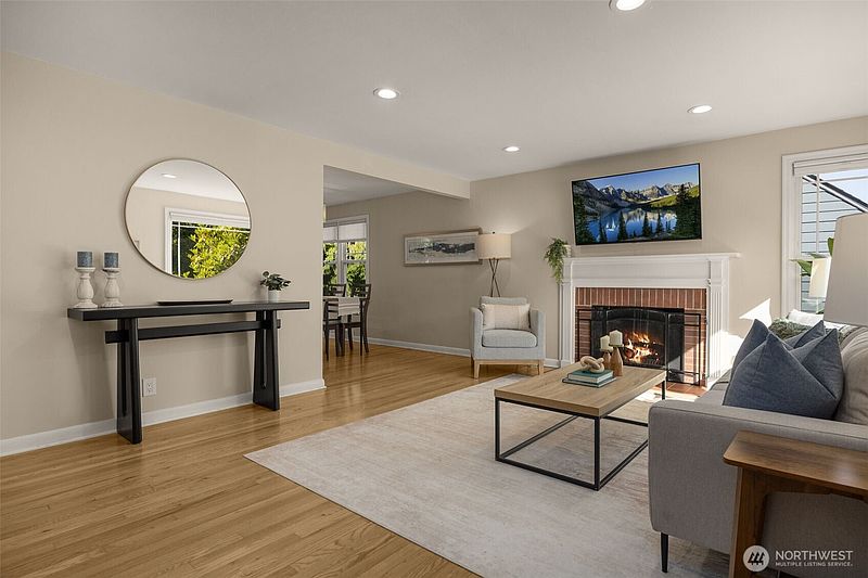 2nd image of 8039 40th Avenue NE