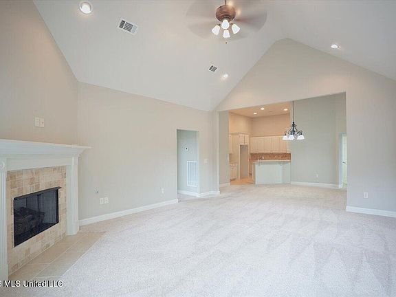 3rd image of 620 Sweetwater Dr