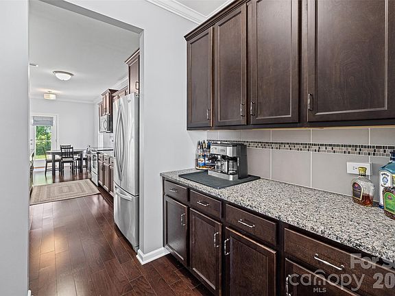 5th image of 4643 Yarrow St
