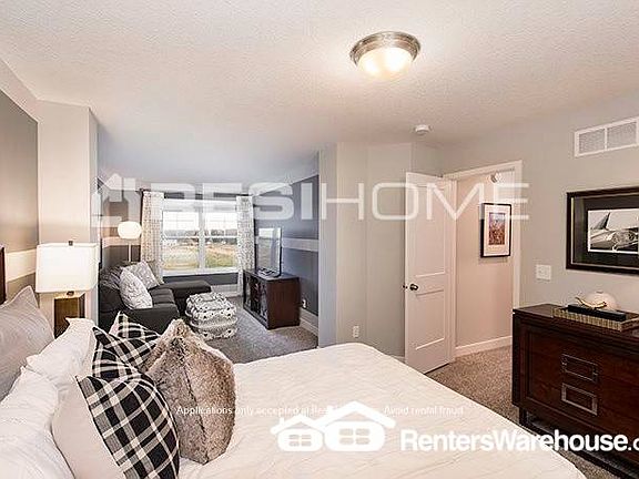 4th image of 10904 Everest Ln N