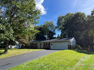 57 Hunters Run, Pittsford, NY 14534