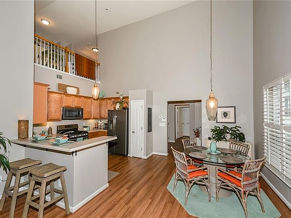 5th image of 422 Mountain View Ln