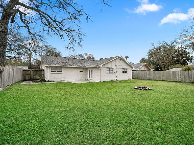 1807 Shadow Bend Dr — Photo 24