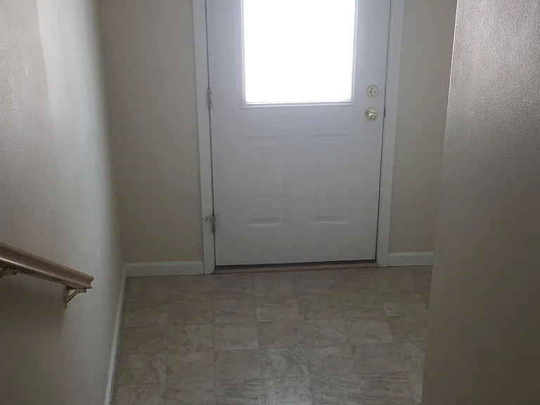 340 Barney St #C — Photo 18