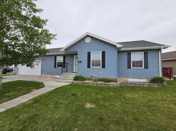 691 Oakwood Dr, Powell, WY 82435