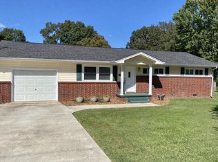 1211 Oak Dr, Manchester, TN 37355