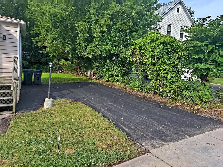 418 N Jackson St — Photo 17