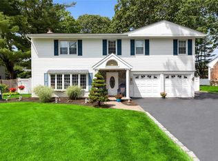 43 Empress Pines Dr, Nesconset, NY 11767