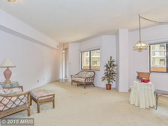 Lots of light from the two large front windows