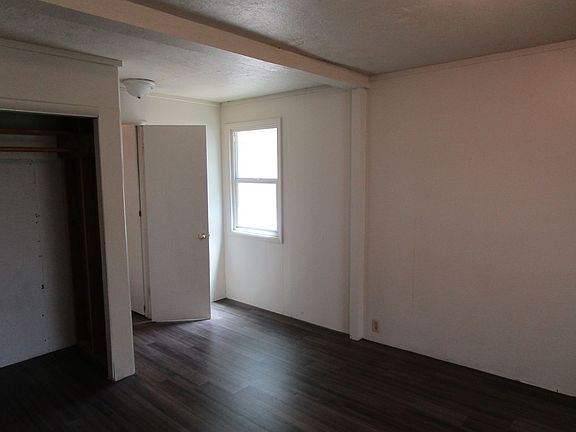 4th image of 799 & 1/2 SE 2nd St #1