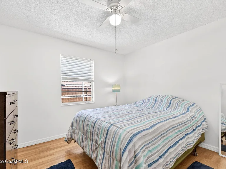 250 Perth Ave — Photo 9