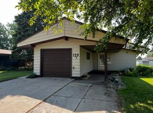 129 25th St SW, Minot, ND 58701