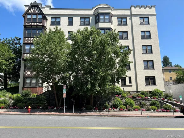 56 Pondfield Road W #4A, Bronxville, NY 10708