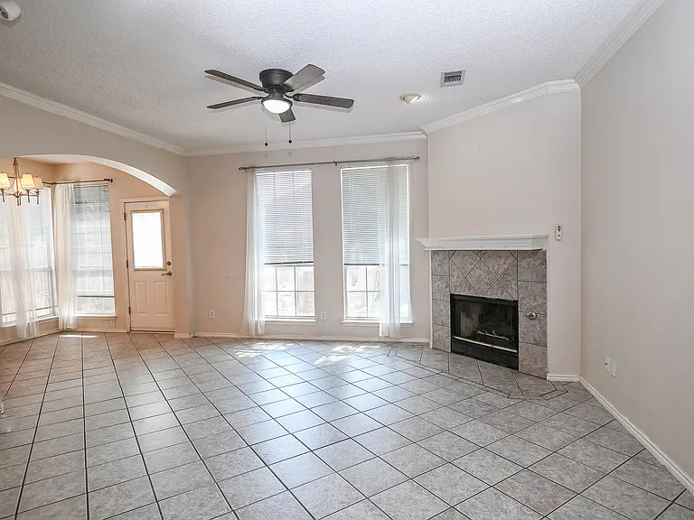 2100 Newport Dr — Photo 16