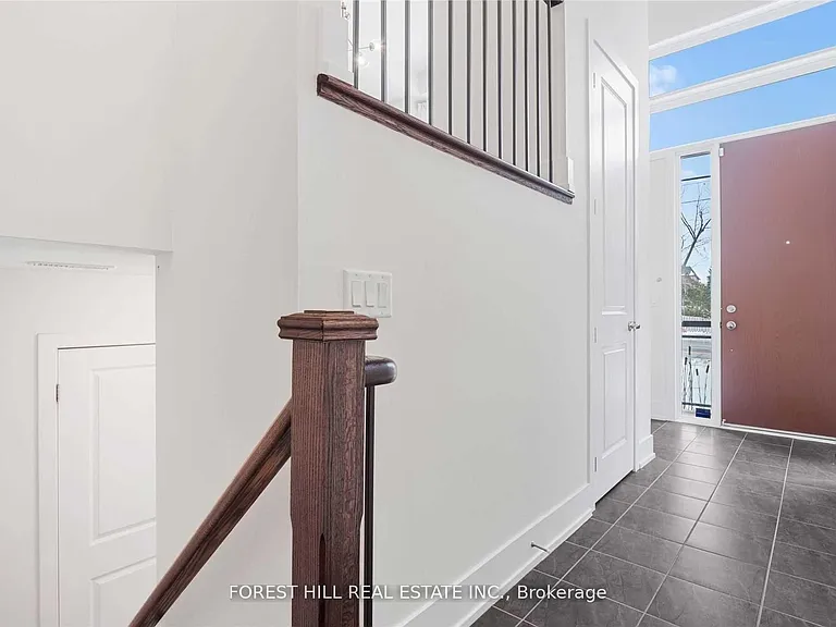 9144 Bathurst St — Photo 4