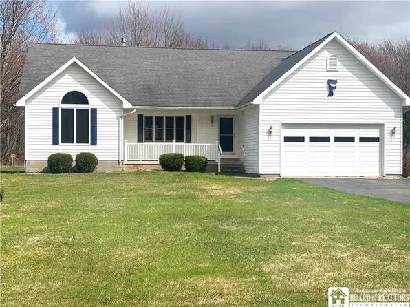 9178 Walden Rd, Fredonia, NY 14063